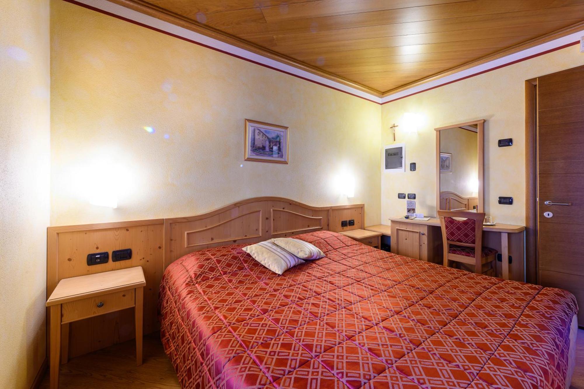 Hotel Garni Le Corti Грозотто Экстерьер фото