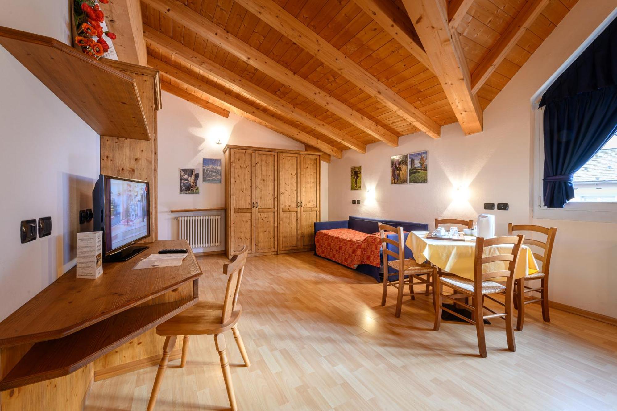 Hotel Garni Le Corti Грозотто Экстерьер фото